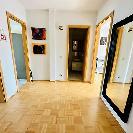 Massive Karli Loft - Over 130 Meters Floor Space - Theater - 4 Private Sleeping Areas - Location In Appartamento